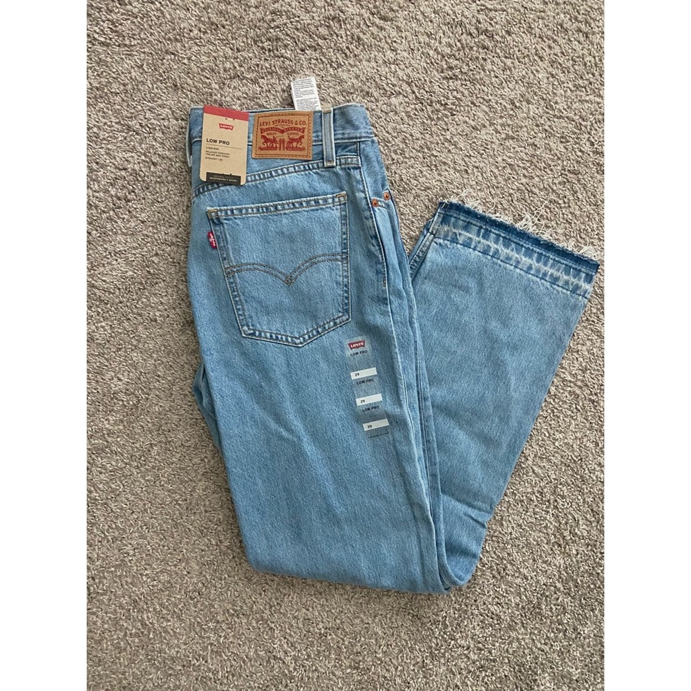 levi’s low pro jeans size 29” 💙